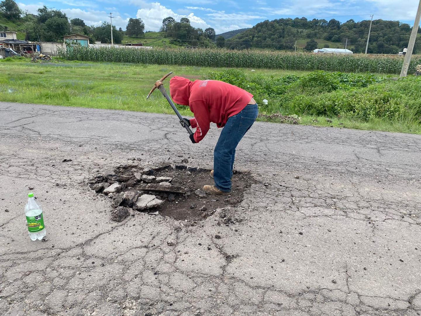 1692639925 340 ¡Los trabajos de bacheo continuan les pedimos manejar con precaucion