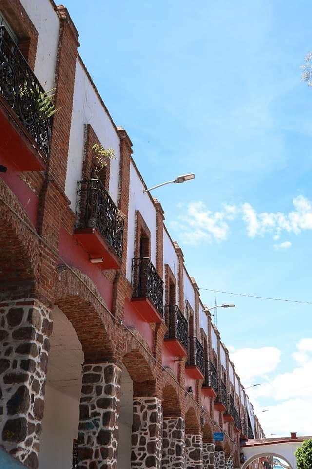 1692717035 920 Empotrada en un muro exterior del edificio de la delegacion