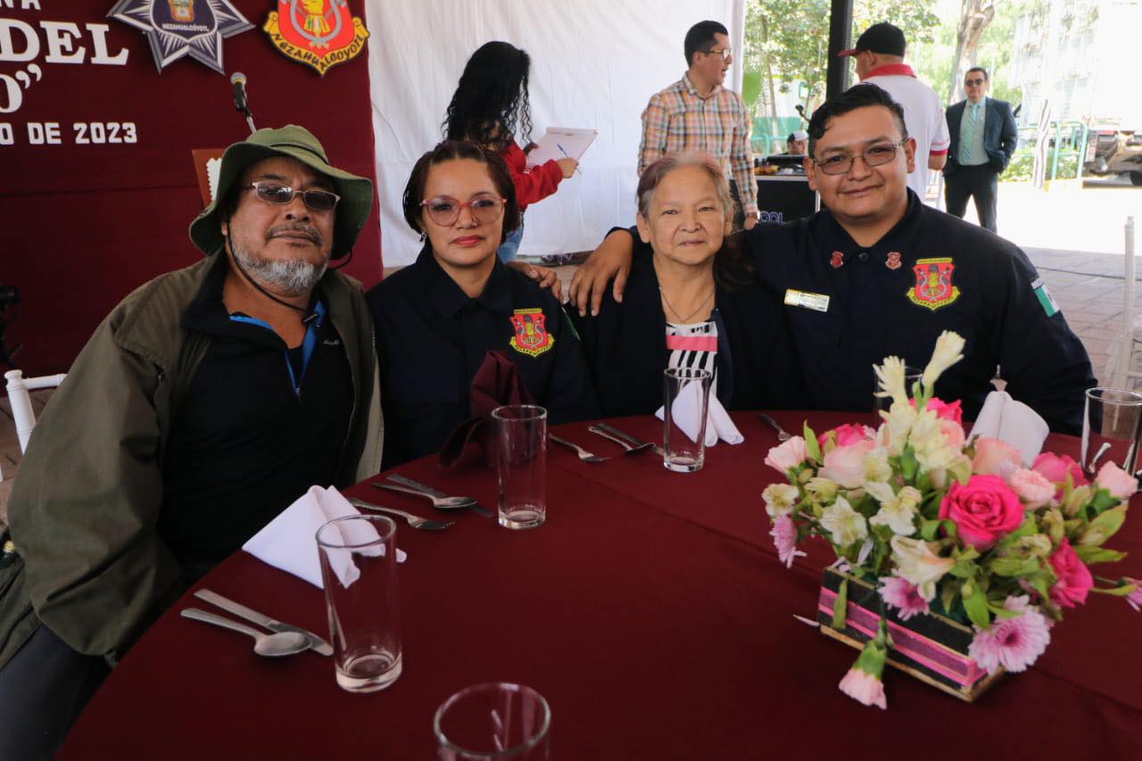 1692729270 343 Entrega de reconocimientos al Cuerpo de Bomberos por partel del