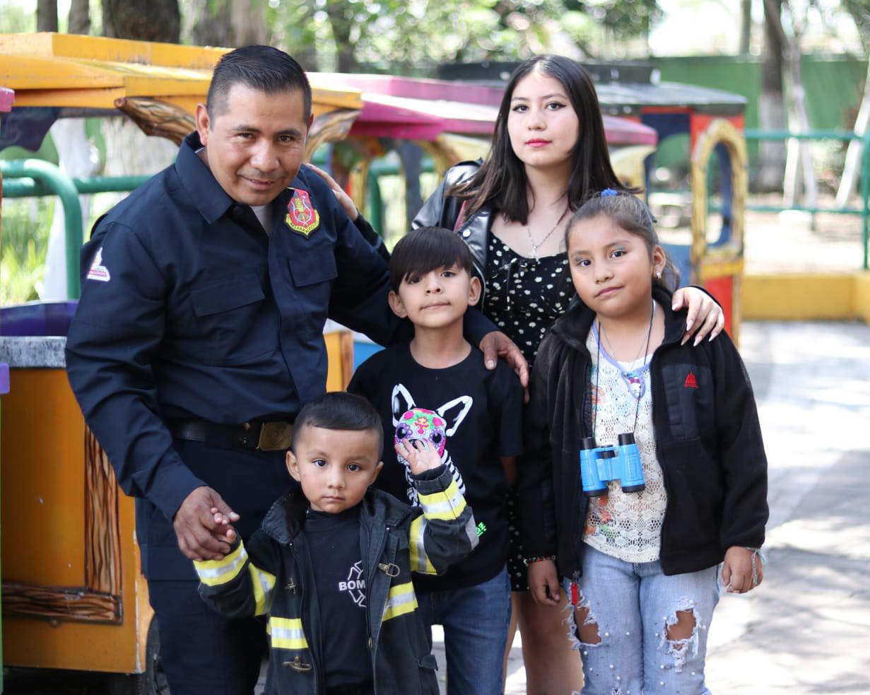 1692729274 771 Entrega de reconocimientos al Cuerpo de Bomberos por partel del