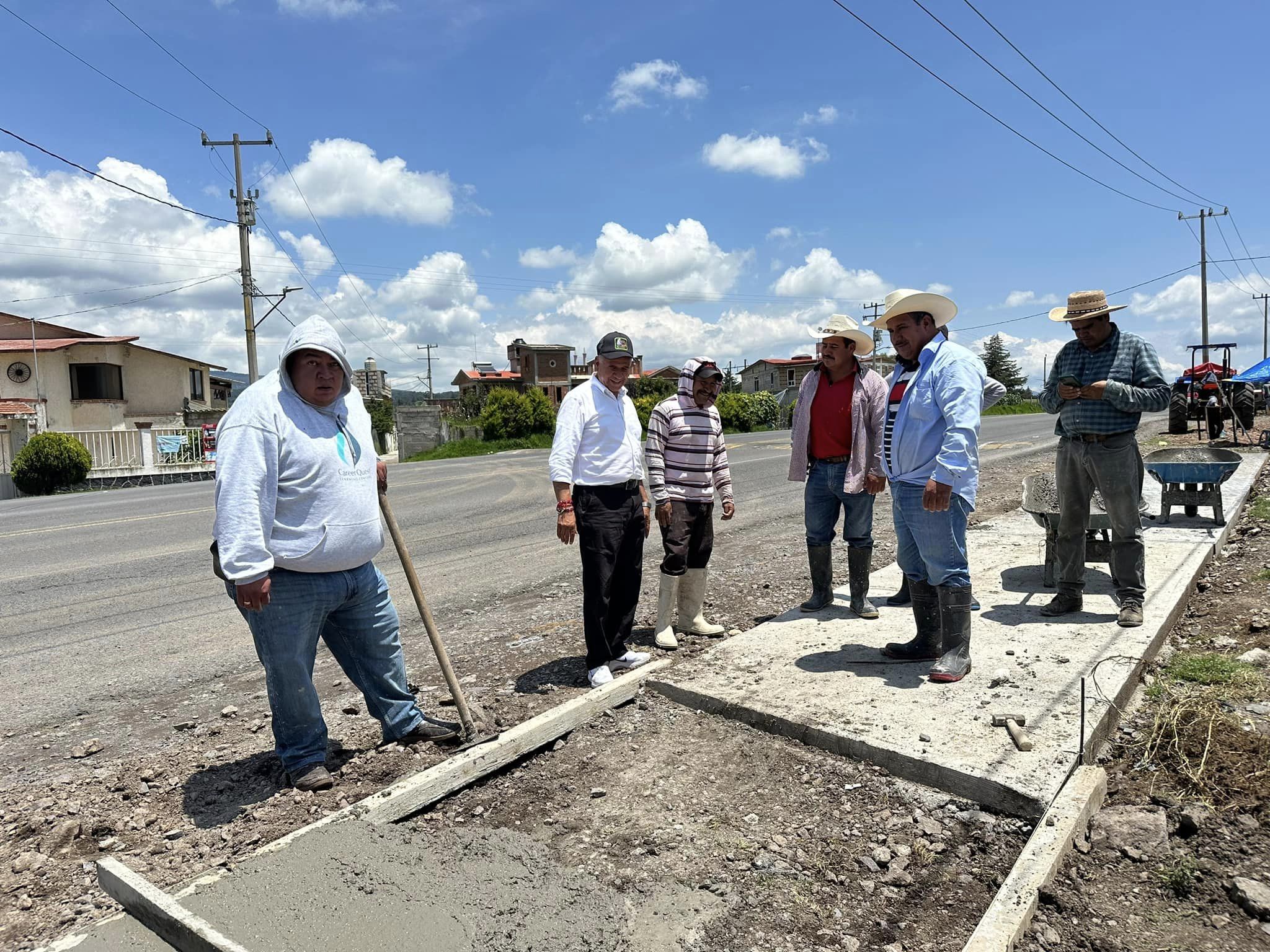 1692736893 83 En el Bo 15 de Agosto el Presidente Municipal Jesus