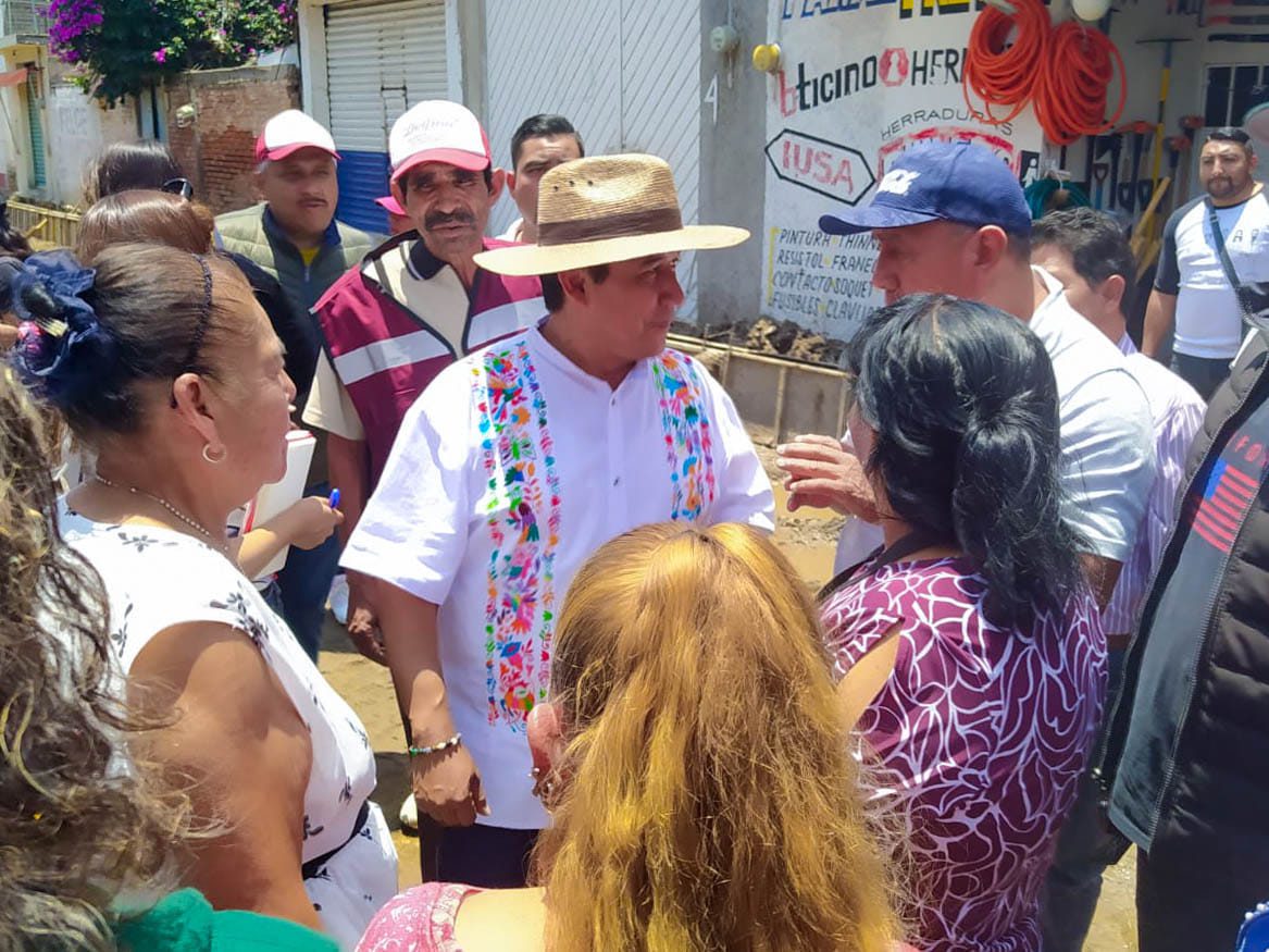 1692748712 460 Hoy el presidente municipal Felipe Arvizu junto a los vecinos