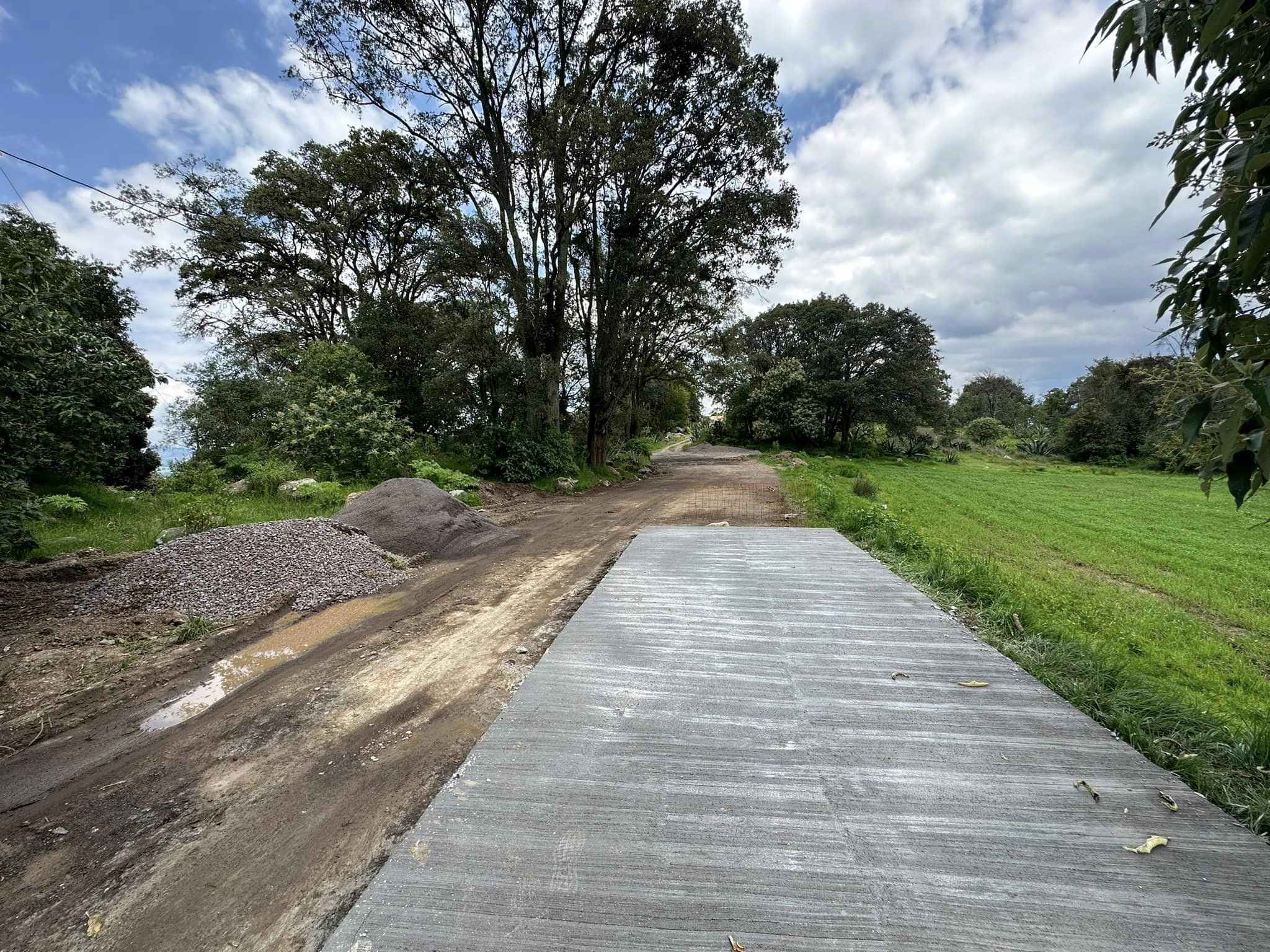 1692794402 574 Continuamos con el encementado de calle en el Barrio de