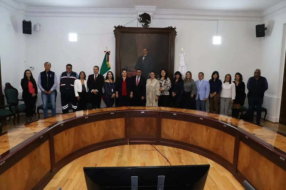 1692966197 Nuestro presidente municipal Tony Rodriguez junto con la presidenta honoraria jpg