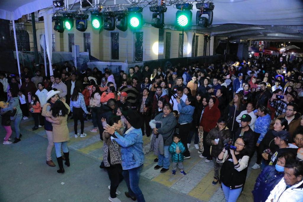 1692978733 707 Banda Gallitos prende el escenario con todo su ritmo sinaloense