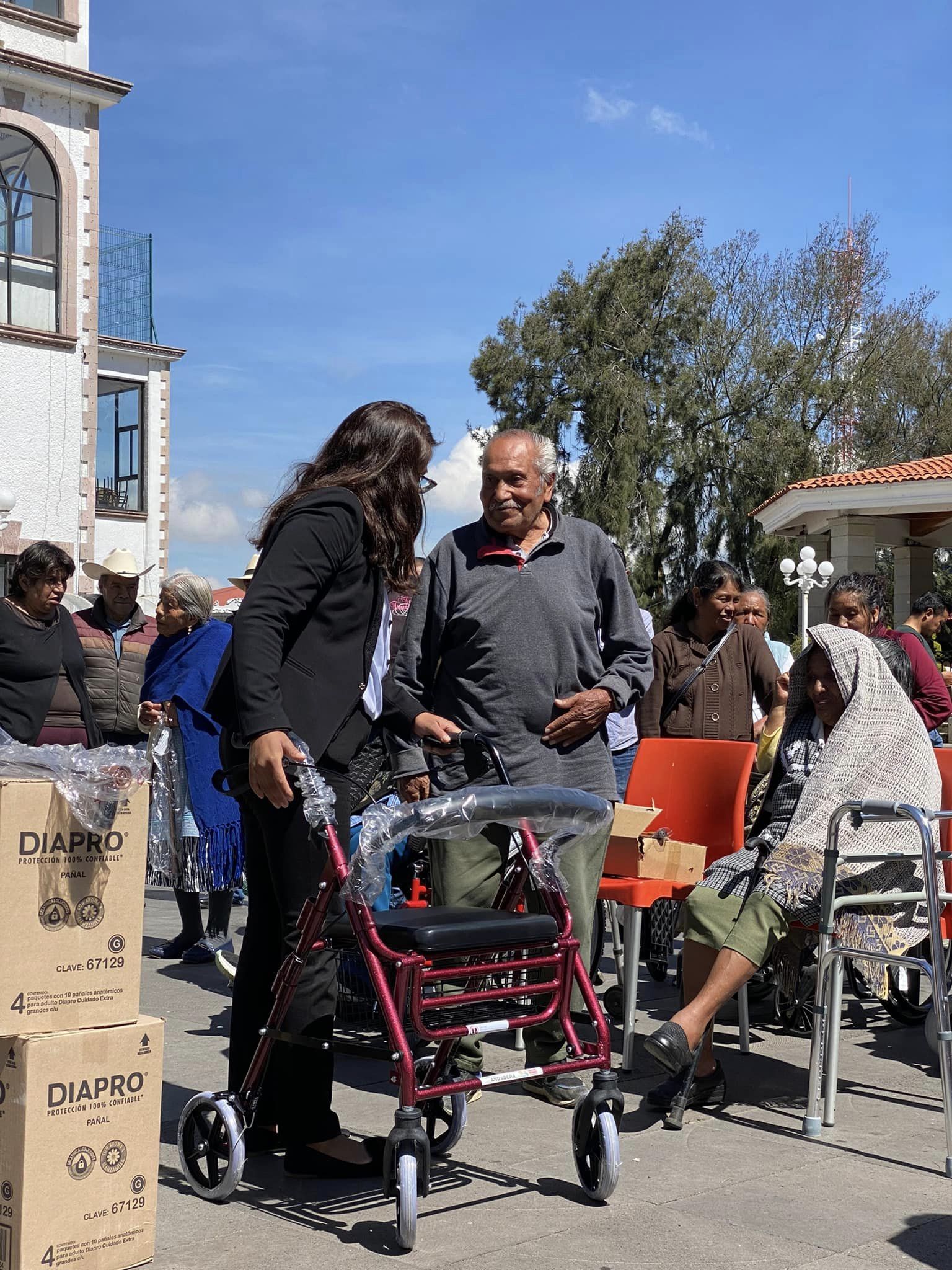 1692984445 937 Entrega de aparatos funcionales para nuestros consentidos nuestros Adultos Mayo