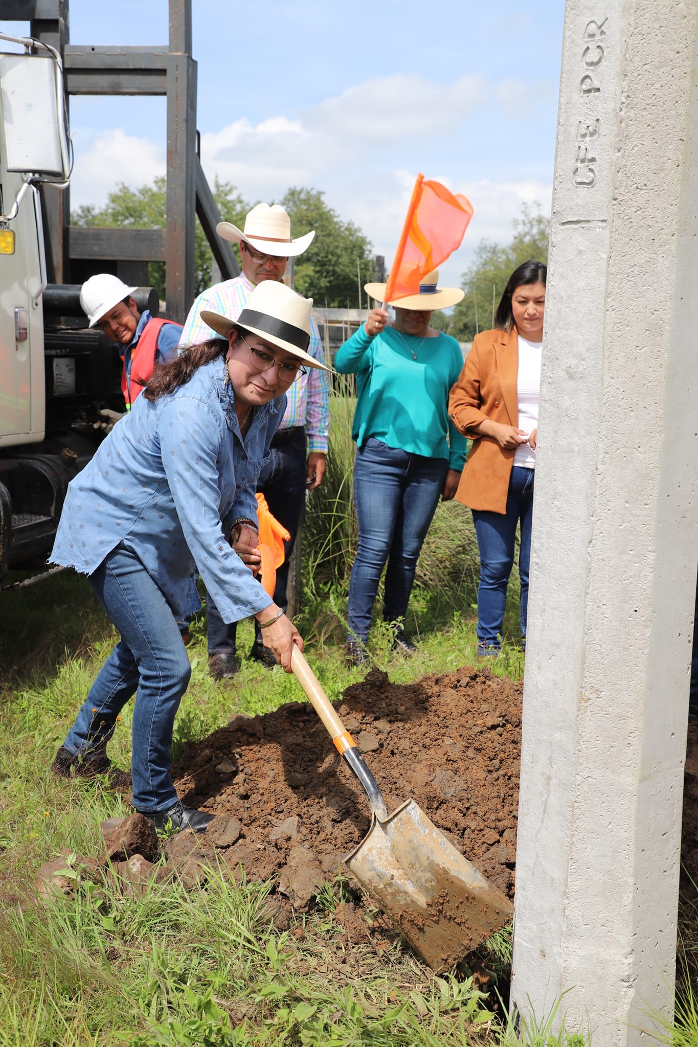 1693064024 670 Acompanada de los Integrantes del Cabildo asi como del representante