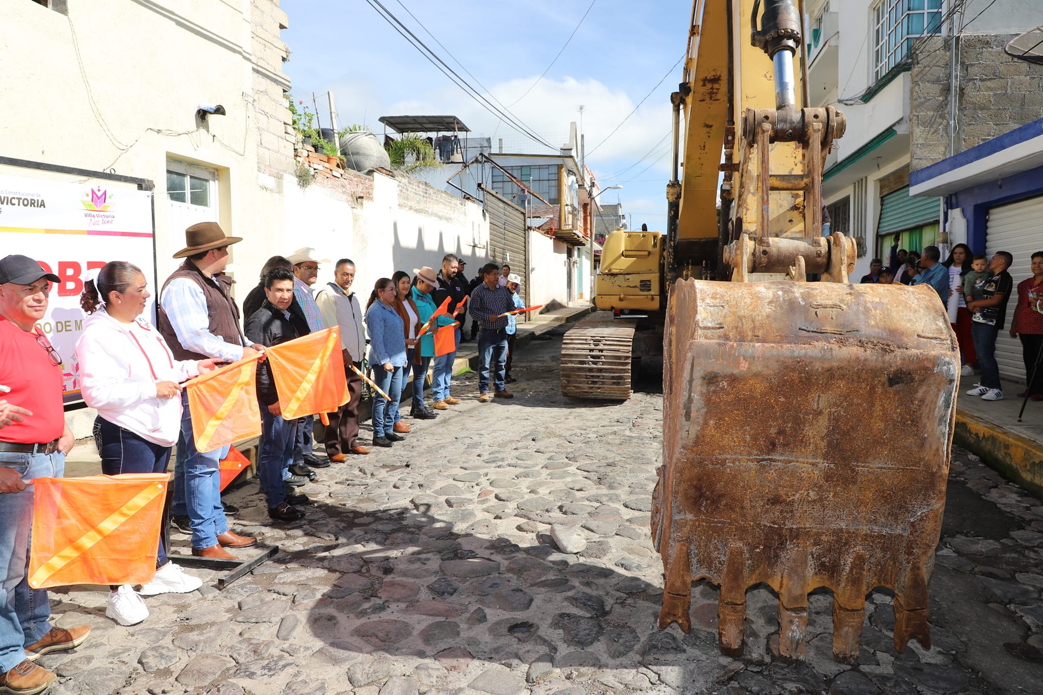 1693071290 44 La Presidenta Municipal Maria Luisa Carmona Alvarado en compania de