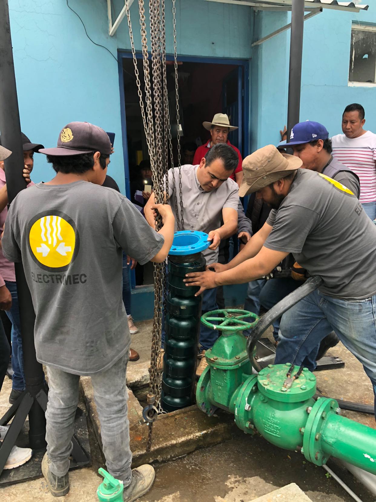 1693150673 352 Entrega de 2 bombas sumergibles para agua potable de 100