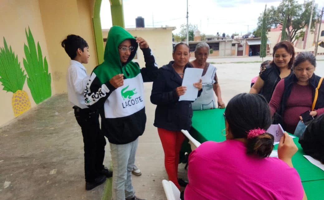 1693172101 17 El SMDIF hace entrega de lentes GRATUITOS donados por el