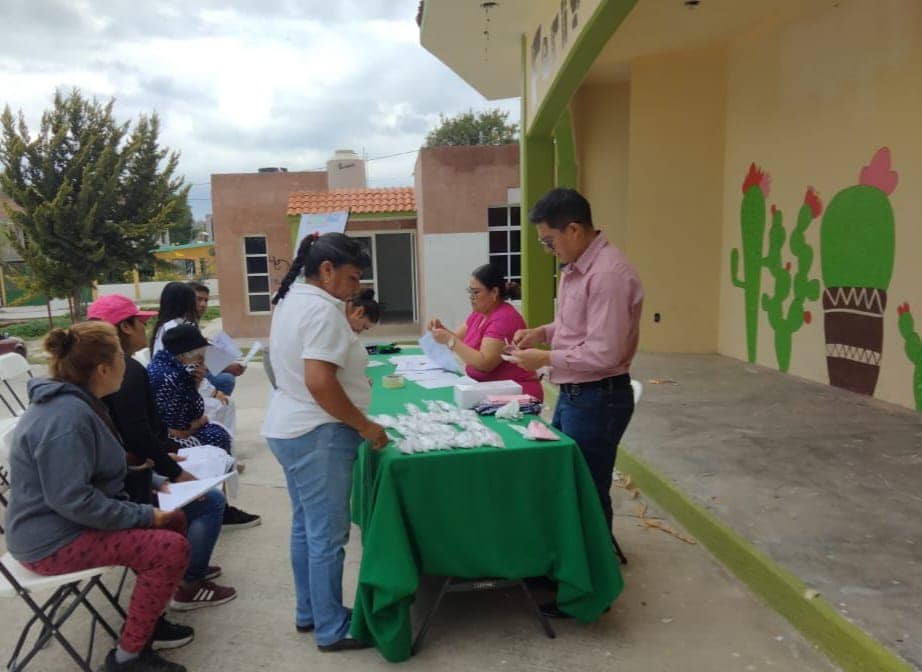 1693172105 964 El SMDIF hace entrega de lentes GRATUITOS donados por el