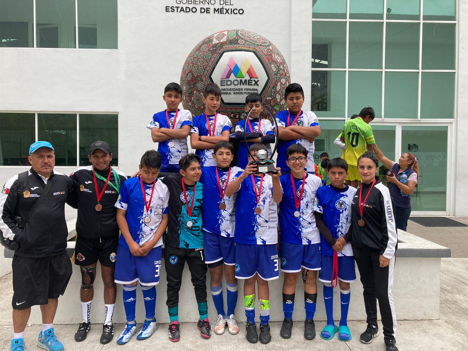 1693224112 895 Felicitamos a los jovenes talentos de la Escuela de Futbol