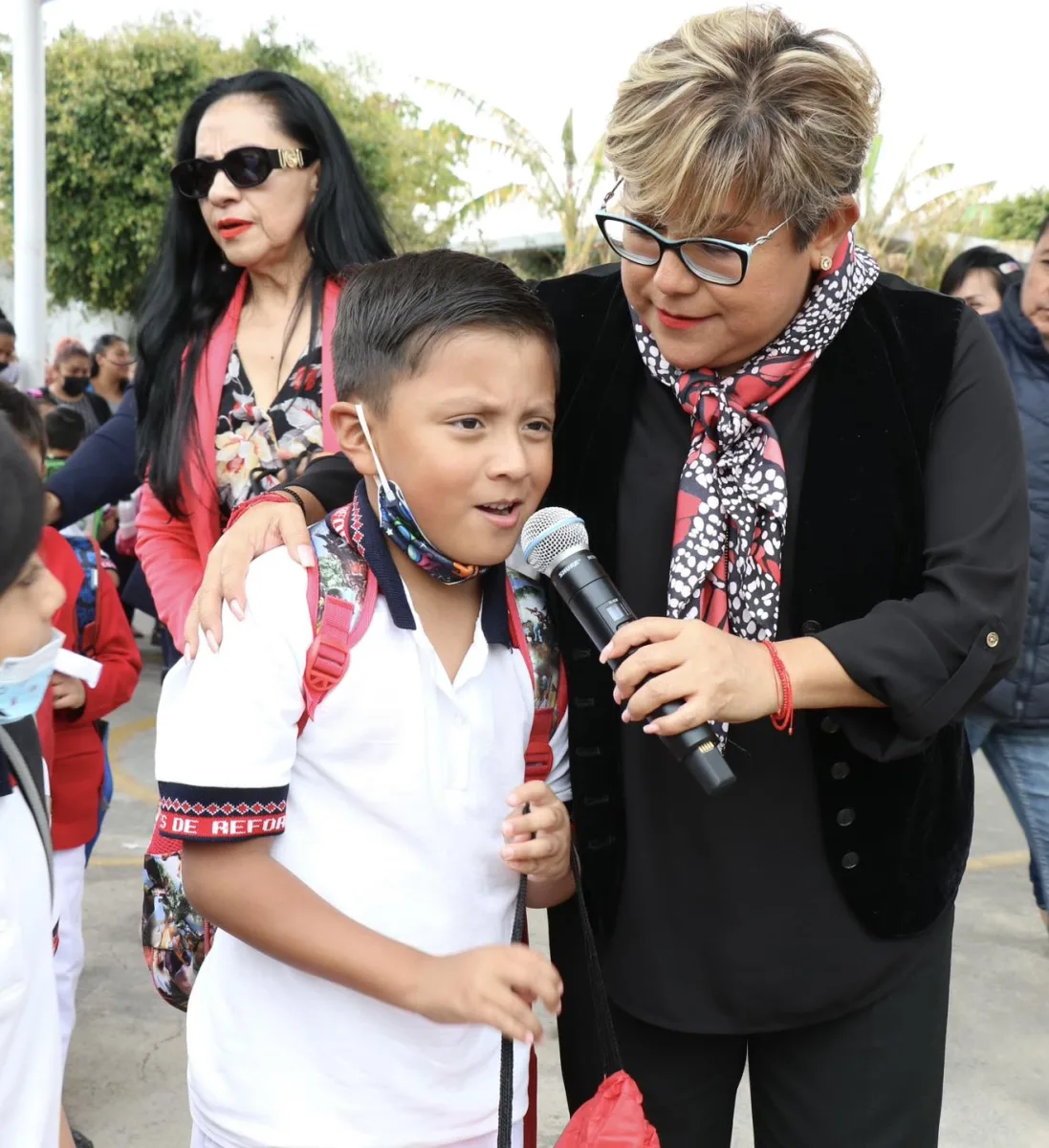 1693254087 736 EDUCACION La Presidenta Municipal Cristina Gonzalez Cruz realiza la