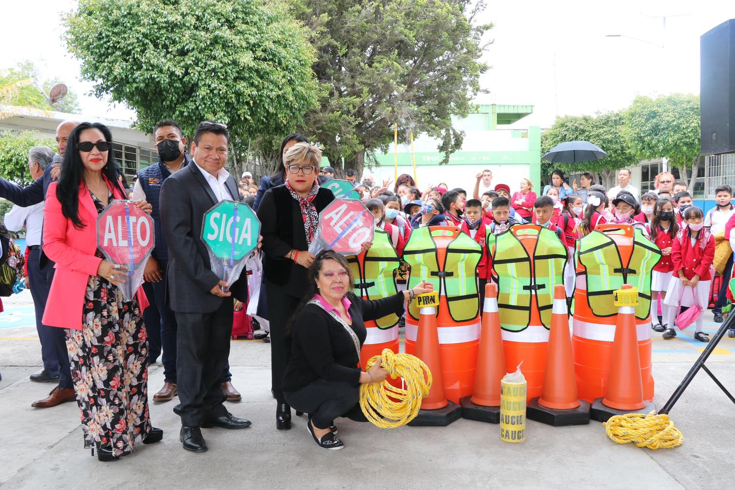 1693254107 EDUCACION La Presidenta Municipal Cristina Gonzalez Cruz realiza la