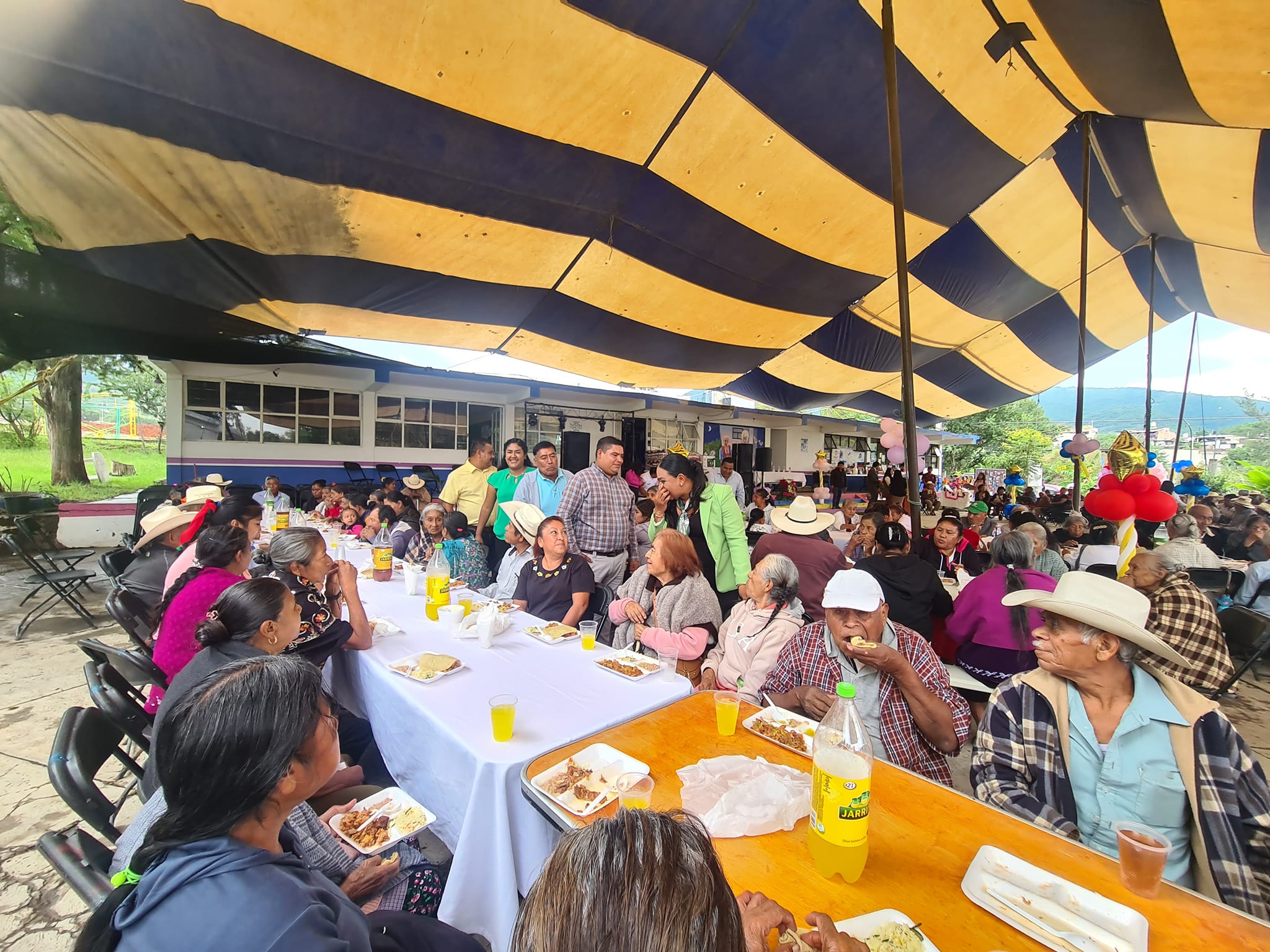 1693262439 355 Disfrutando su dia nuestro adultos mayores de Zumpahuacan Llenos de