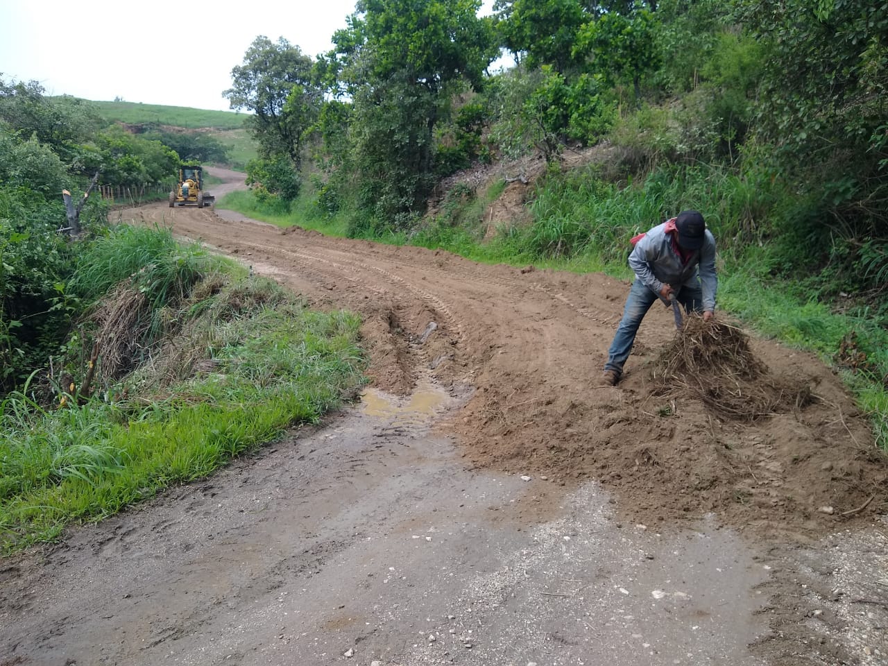 1693317237 138 Nuestra prioridad los caminos de terraceria por ello seguimos rastreando