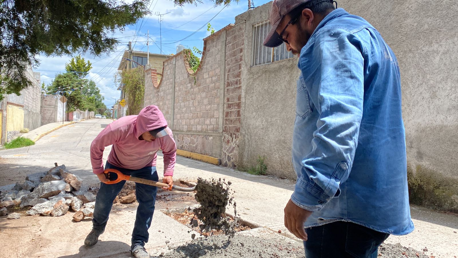 1693340487 895 Trabajos de bacheo en Nopaltepec y San Miguel Atepoxco El