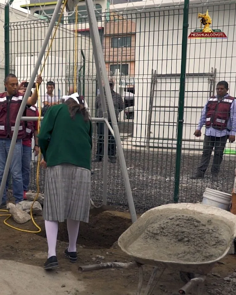 1693343321 Iniciamos la construccion del arcotecho de la Telesecundaria Jose Antonio jpg