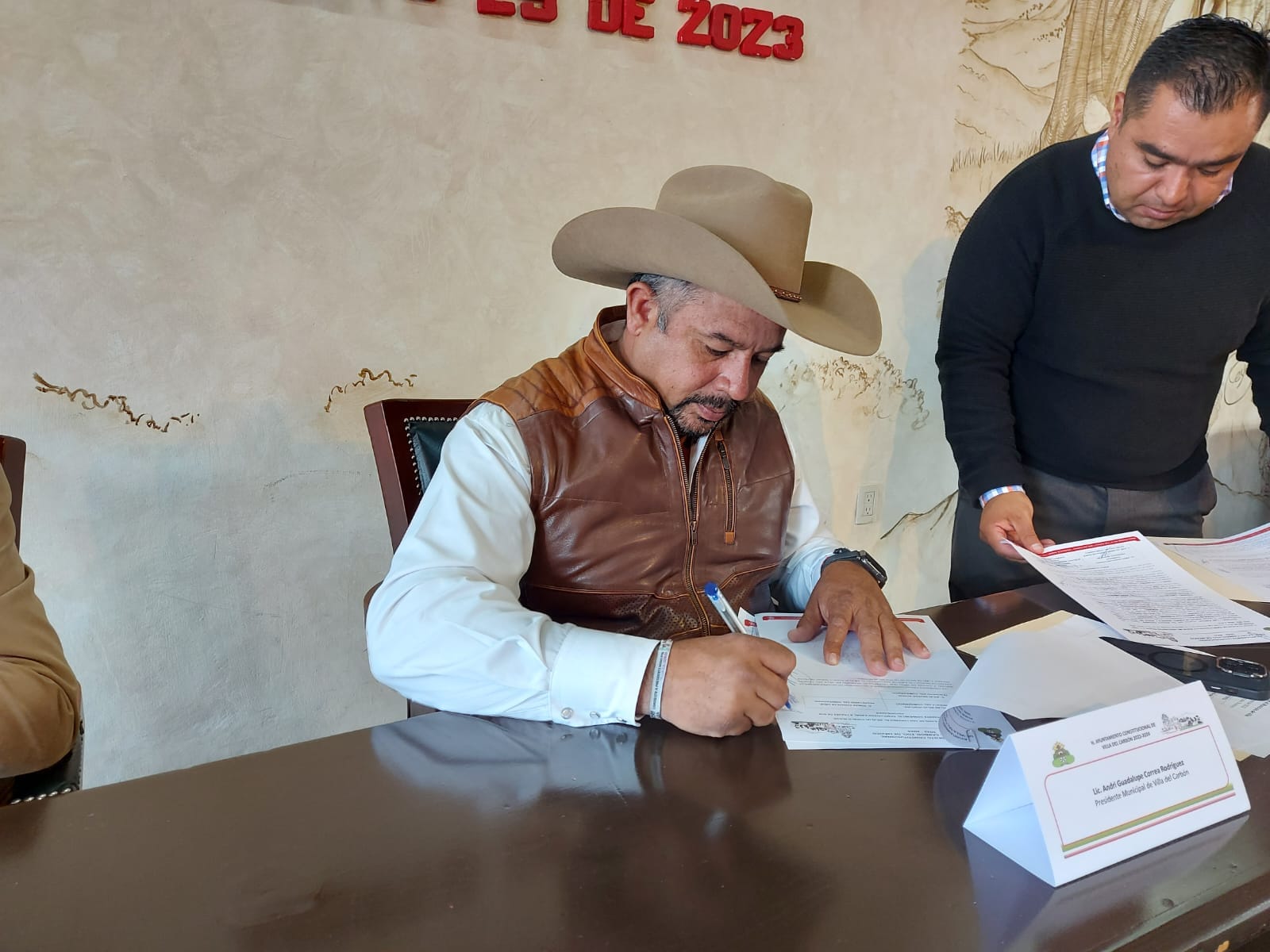 1693349421 177 Hoy el alcalde Andri Correa Rodriguez realizo una firma de