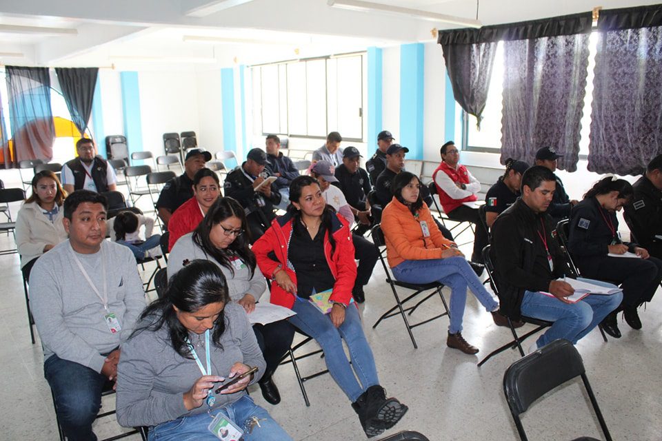 1693407837 684 Se impartio a servidores publicos de la administracion una platica