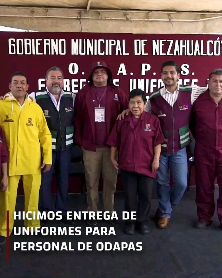 1693407955 Tuve el gusto de encabezar la entrega de uniformes a jpg