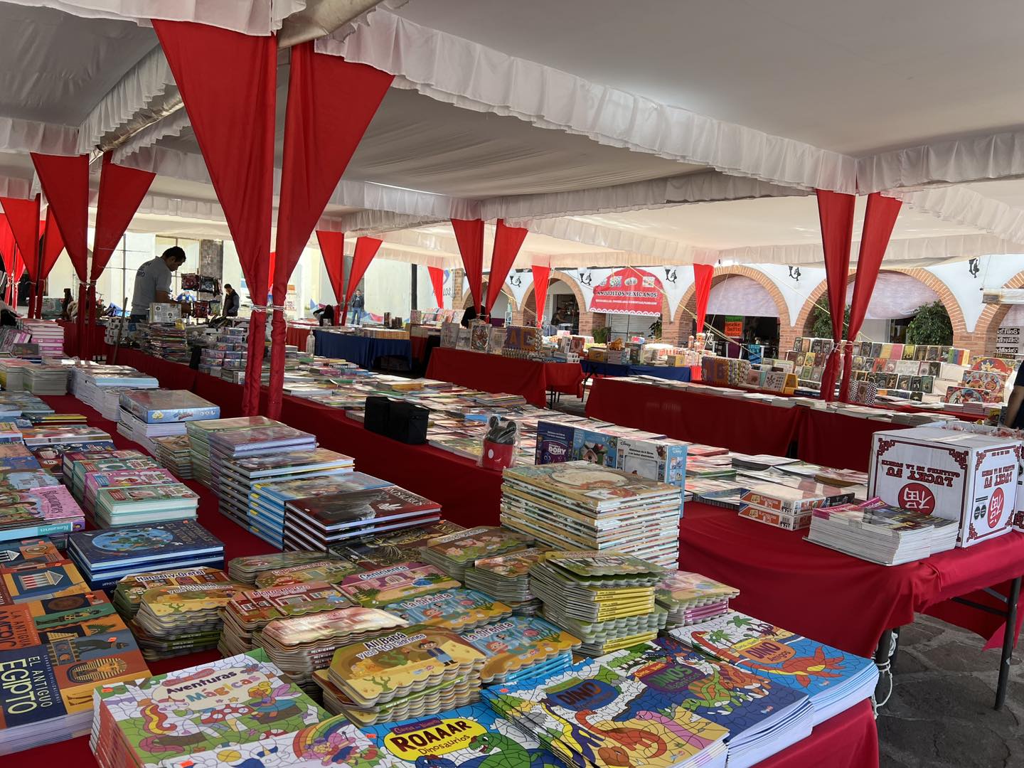 1693412766 525 ¡Ven y asiste a la Feria del Libro en la