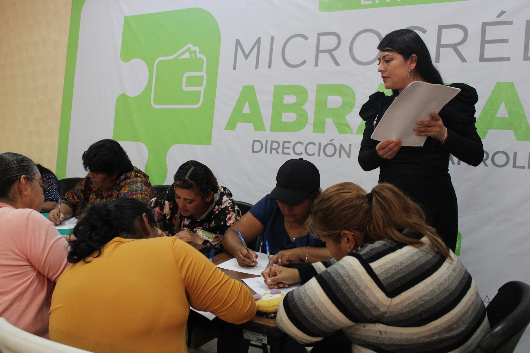 1693417669 233 ¡Buenas noticias Zumpanguenses Se realizo la entrega del programa Microcredit