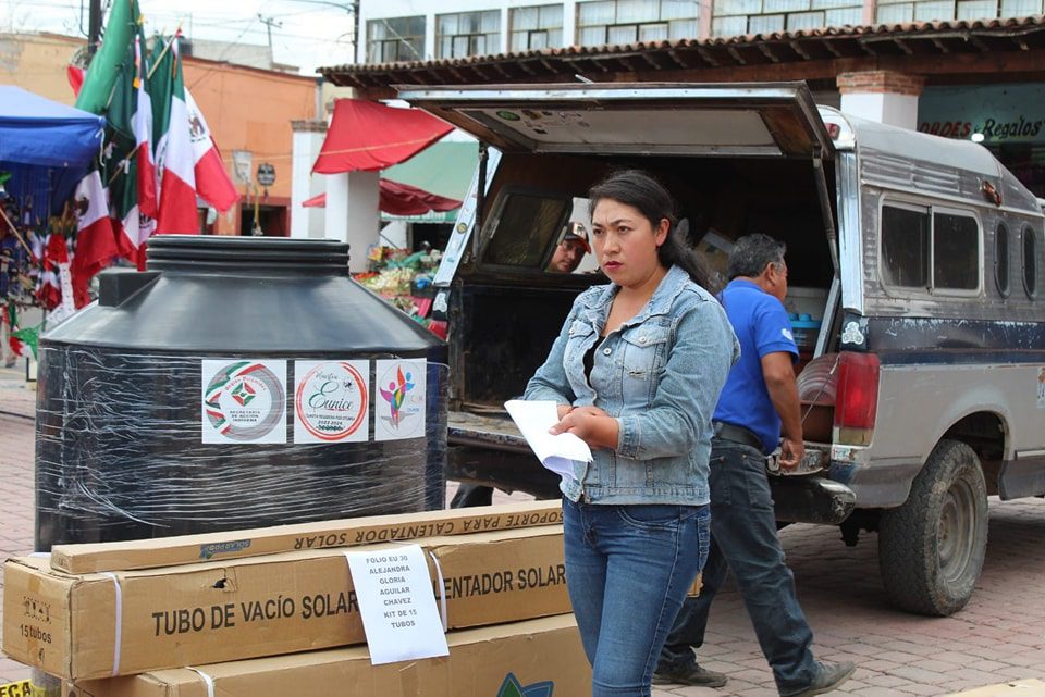 1693487353 895 Esta tarde se realizo la entrega de los Tinacos y