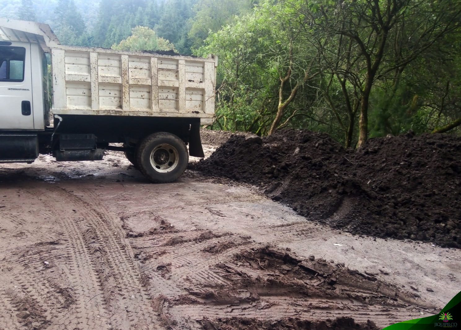 1693495255 805 Continuamos trabajando en el desazolve de la presa El Jabali