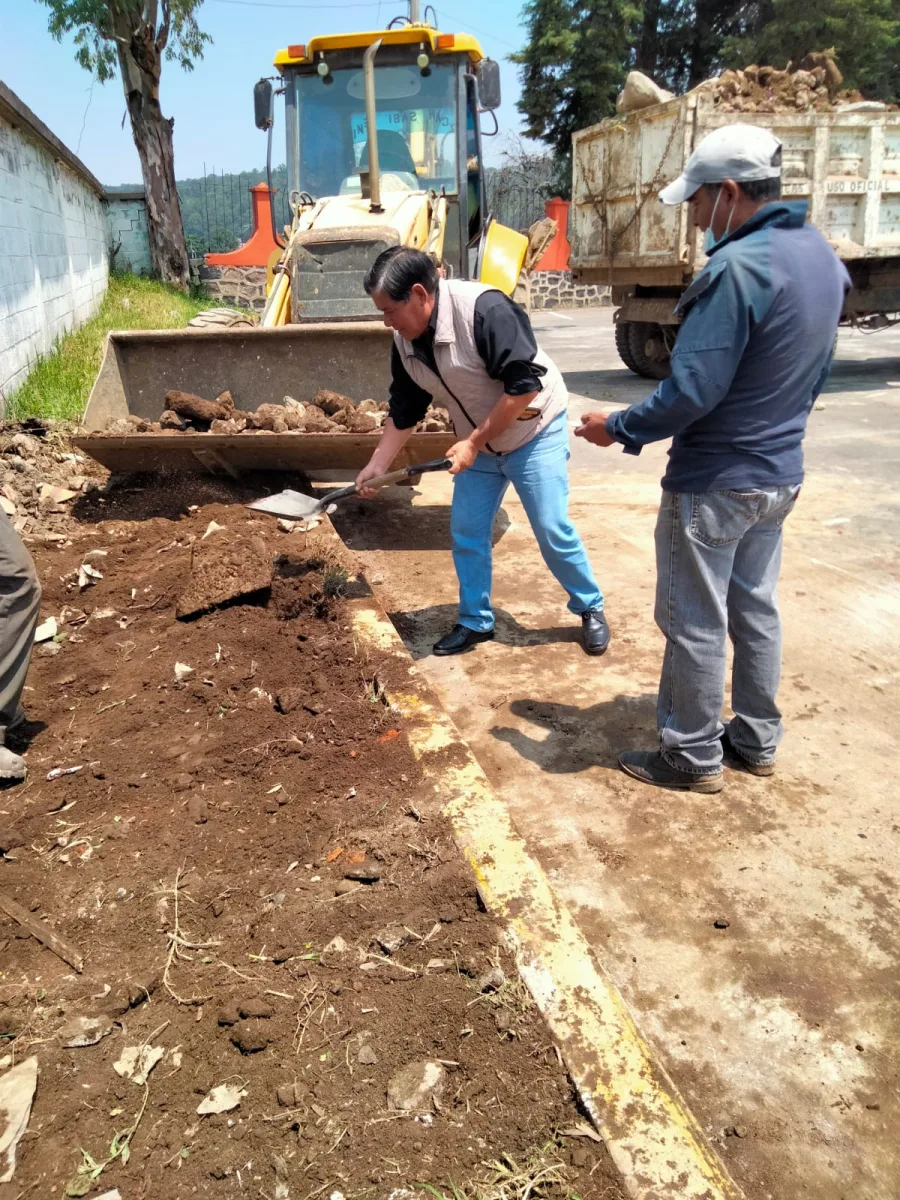 1693519894 A peticion de la comunidad se fumiga el Panteon de