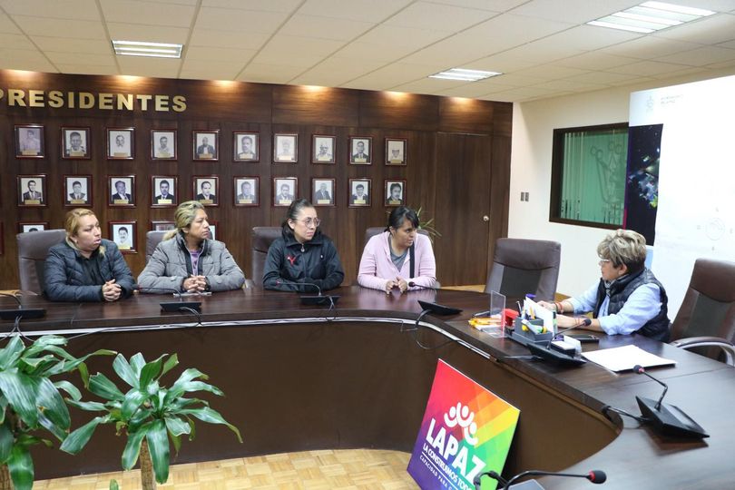 CERCANIA La Presidenta Municipal Cristina Gonzalez Cruz atiende escucha