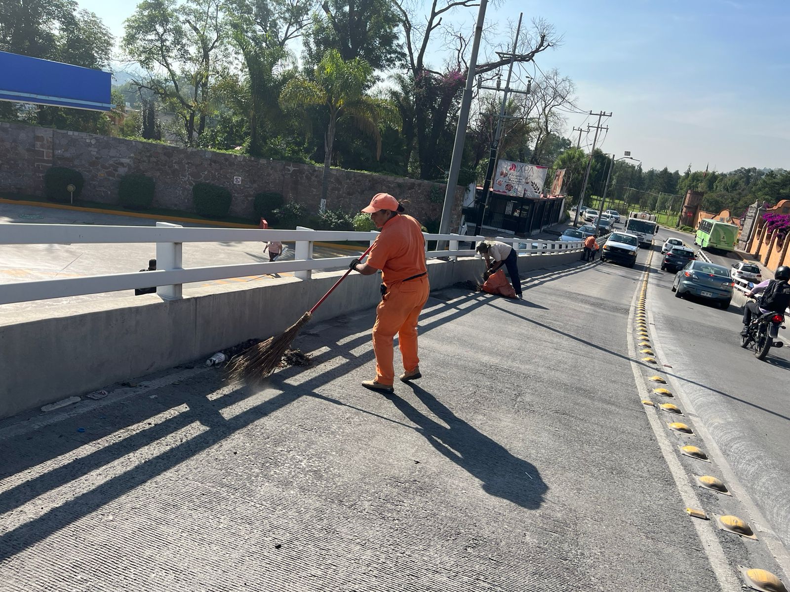 Con la finalidad de conservar calles y avenidas limpias en