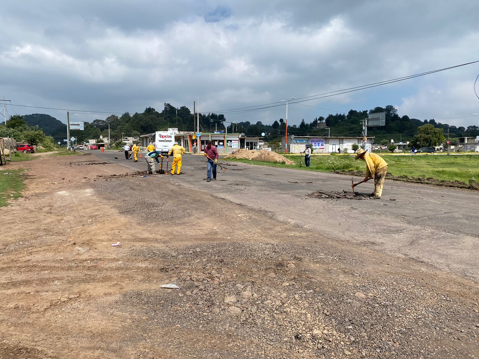 Continuamos con los trabajos de bacheo a la altura de