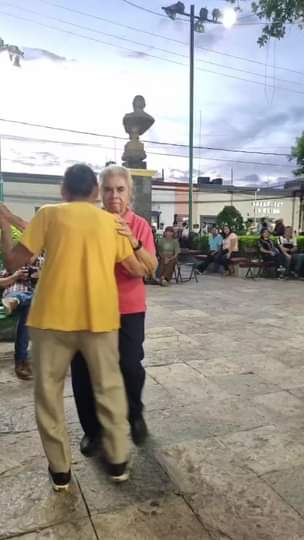 Domingos de ritmo y danzon desde el zocalo de Chiautla