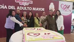 En honor a estas grandes personas Ayuntamiento y DIF Otzolotepec