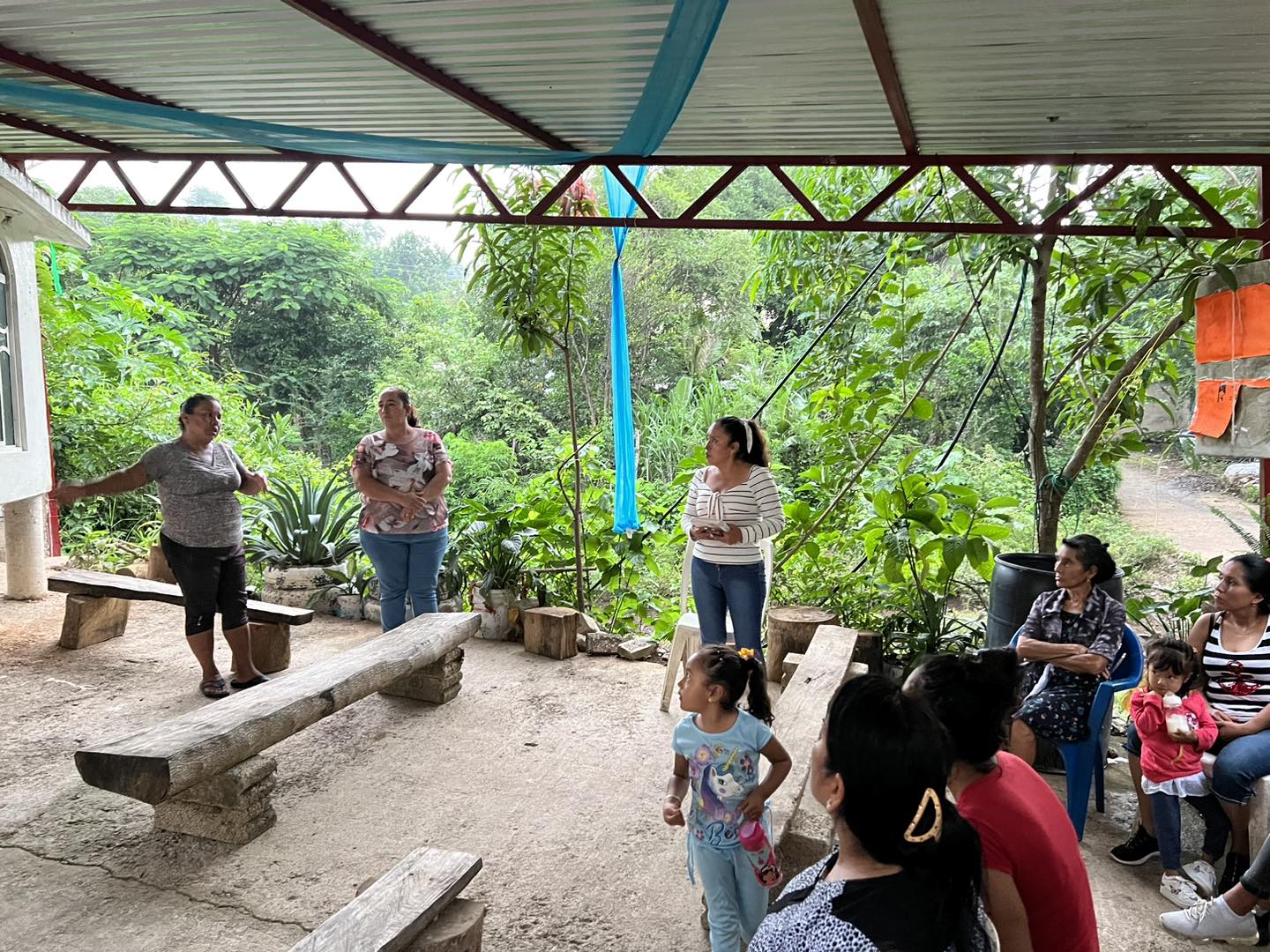 En una tarde amena de convivencia la Directora del SMDIF