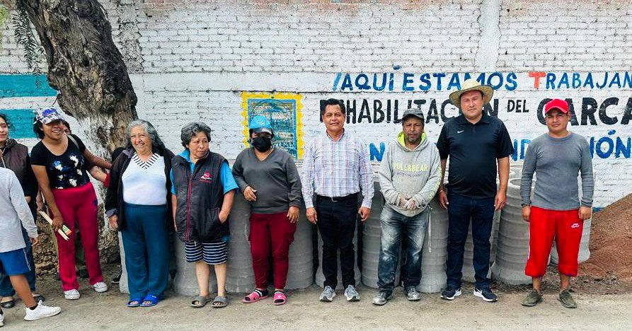 Entrega de 60 tubos de asbesto TrabajandoUnidos