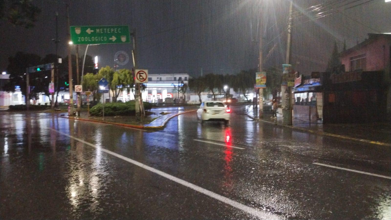 Estamos pendientes a sus reportes durante esta noche de lluvia