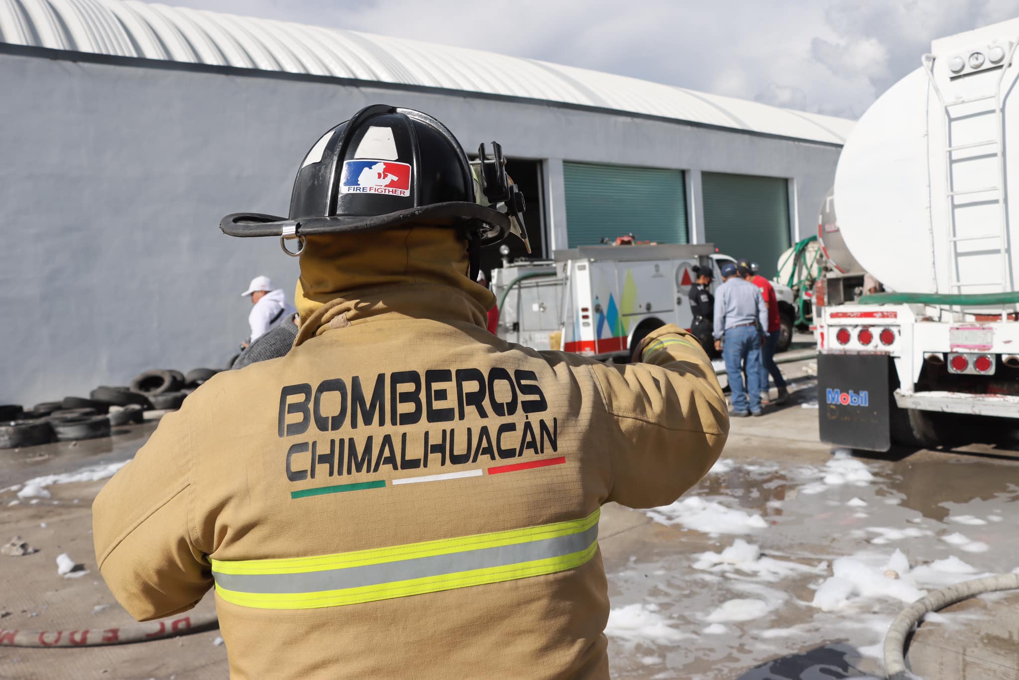 INCENDIO CONTROLADO EN LA FABRICA DE QUIMICOS DEL MUNICIPIO DE