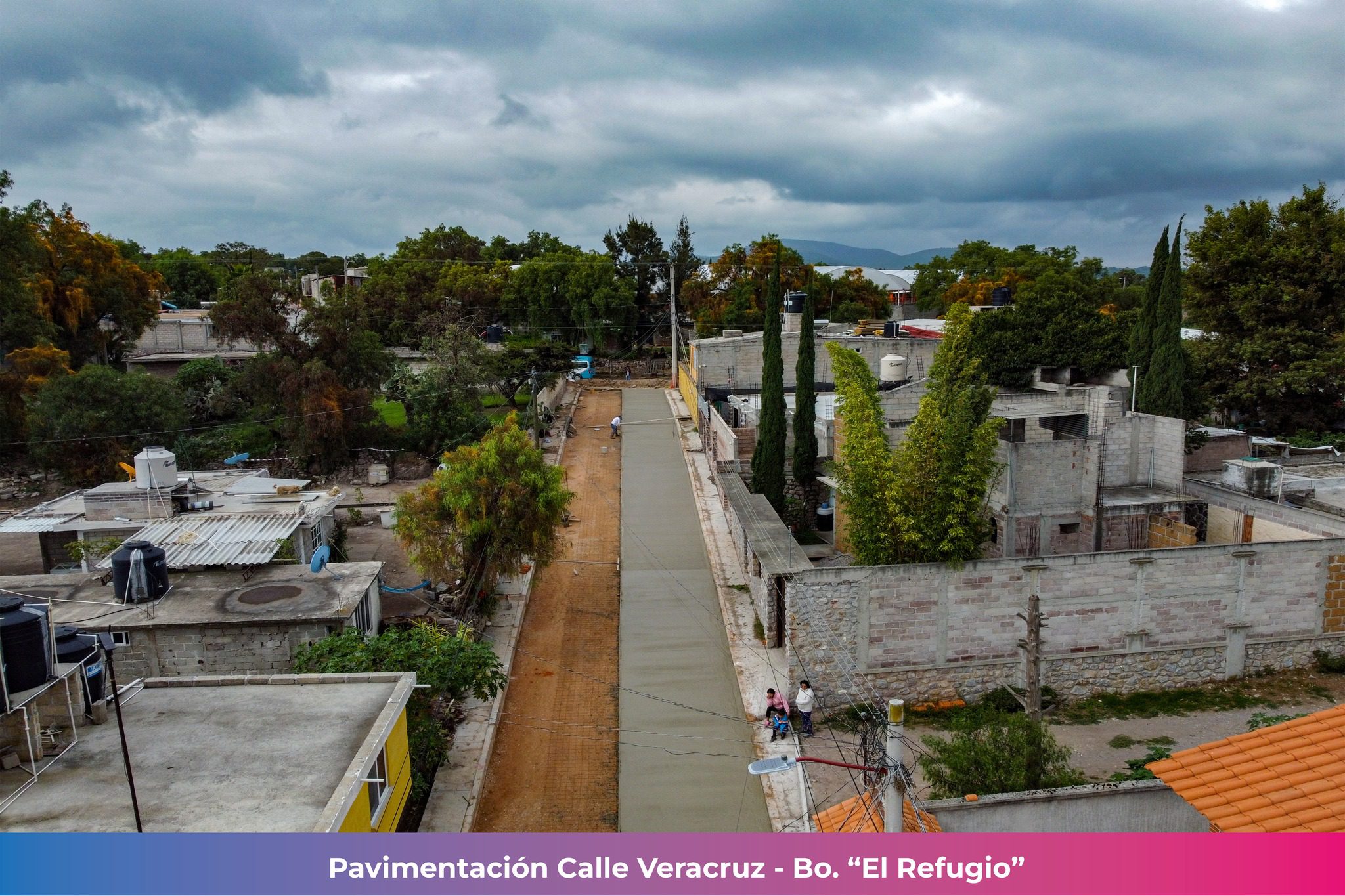 MAS OBRAS EN TEQUIXQUIAC Continuamos con los trabajos de pavimentacion