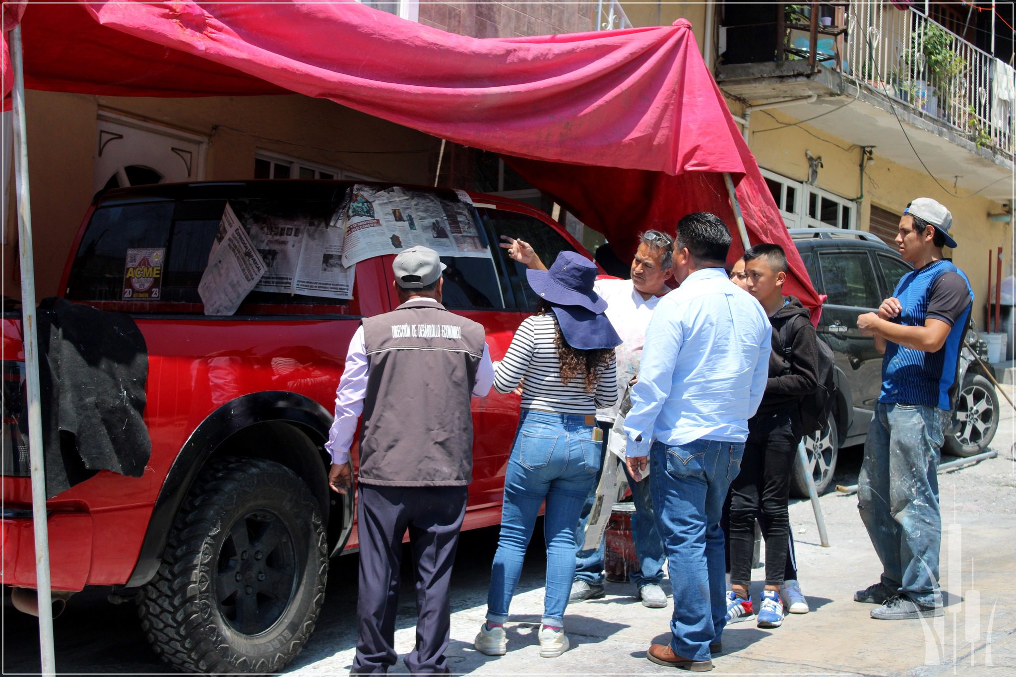 OBSTRUYENDO LA VIA PUBLICA Elementos de la Direccion de Desarrollo