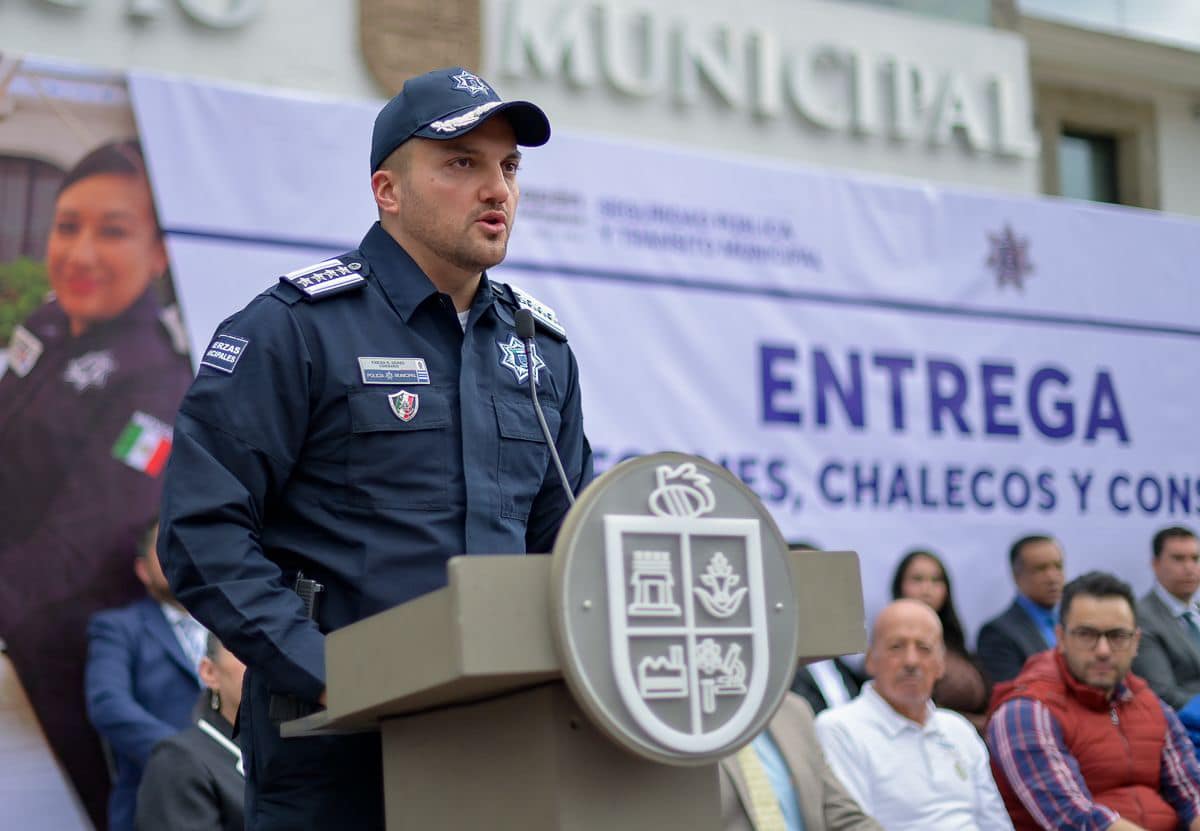 Se llevo a cabo la Entrega de Uniformes Chalecos y