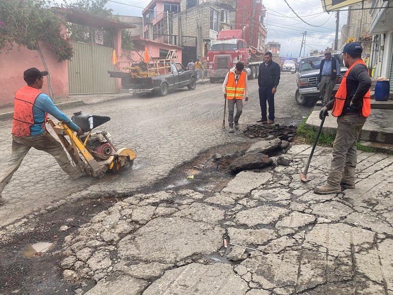 Seguimos Trabajando Continuan los trabajos de Bacheo en la comunidad