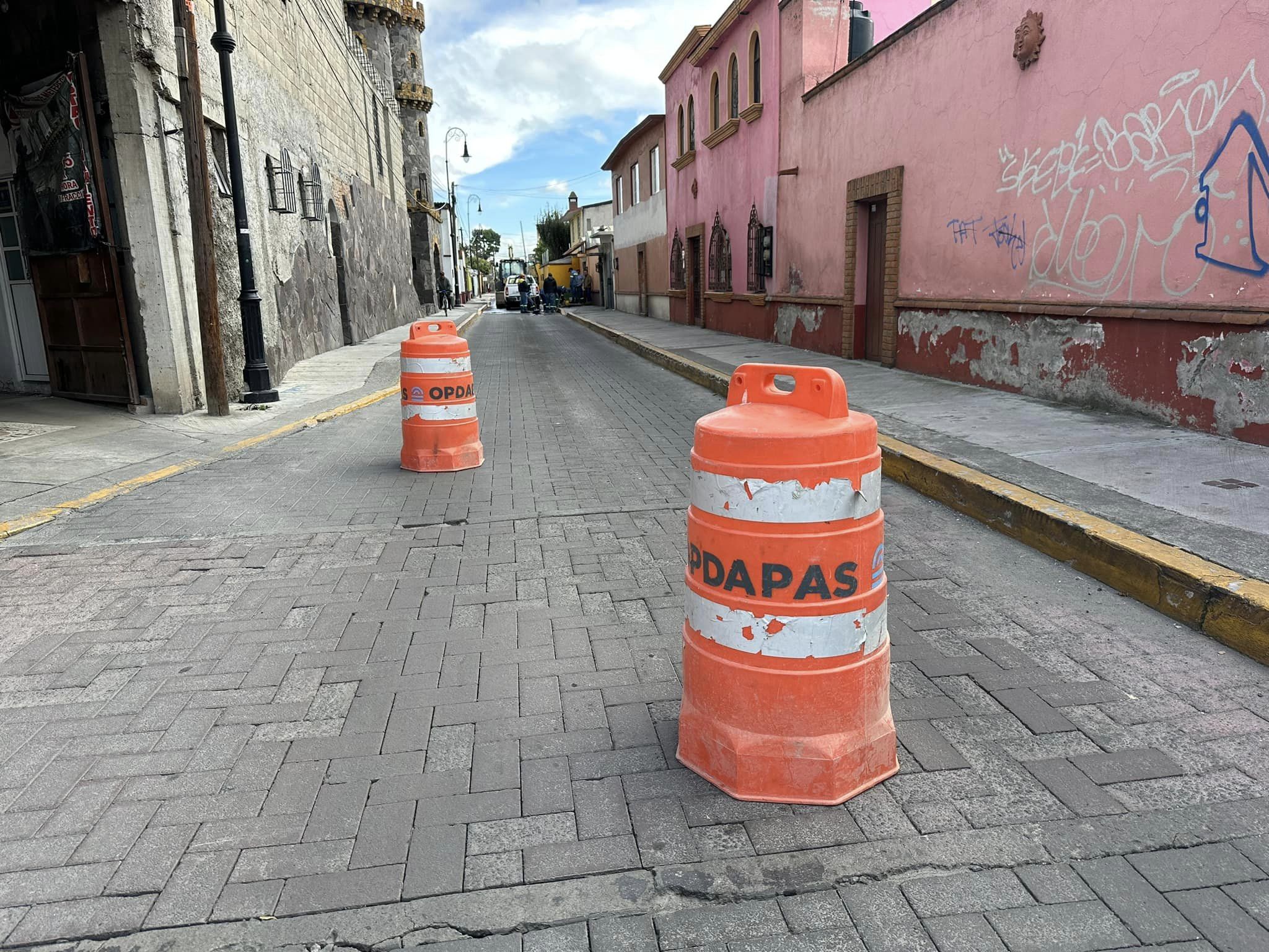 Toma precaucion calle cerrada Opdapas de Metepec trabaja en la