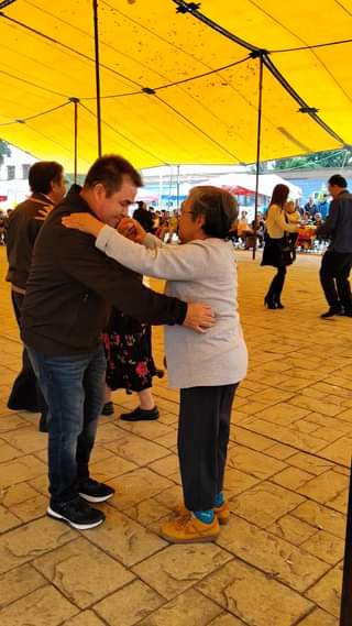 Un momento de alegria con nuestros adultos mayores en el