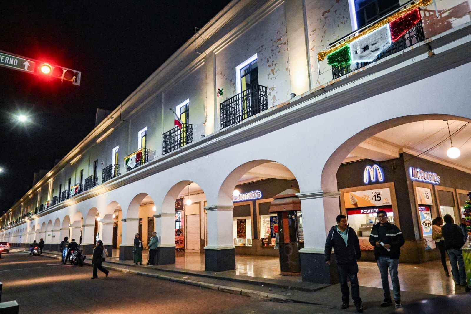 ¡Nuestra TolucaLlenaDeVida se ilumina de verde blanco y rojo Estamos