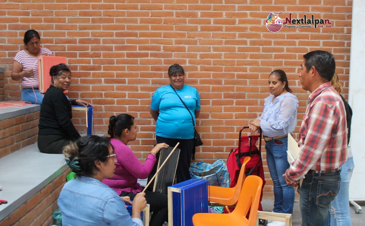 ¡Tejiendo Tradiciones! La #PresidentaMunicipal, Lorena Alameda, quedó maravill