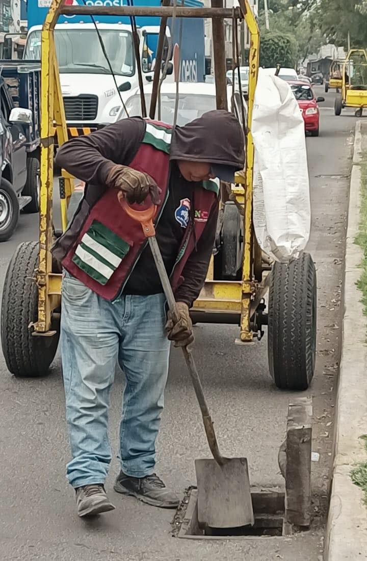 1693574098 666 Personal del Odapas Nezahualcoyotl continua llevando a cabo trabajos de