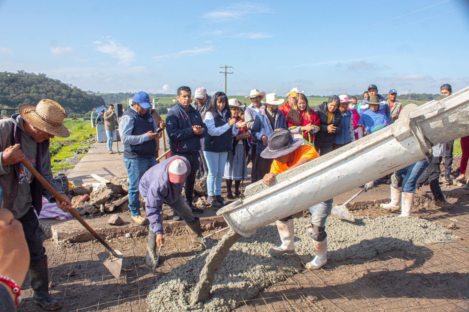 1693593395 387 ¡Trabajamos diariamente por mejorar la infraestructura vial en nuestro municipio