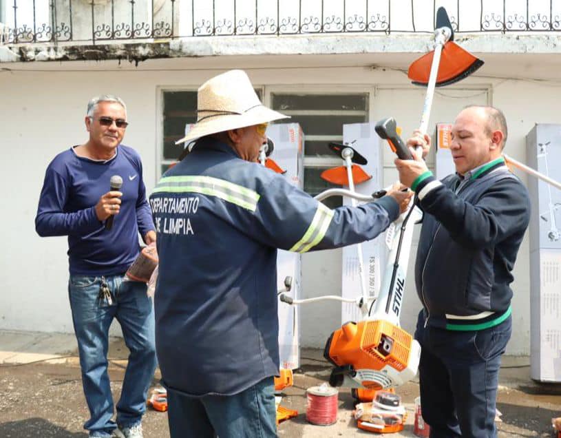 1693598729 41 Entrega de herramientas de trabajo para el area de Parques